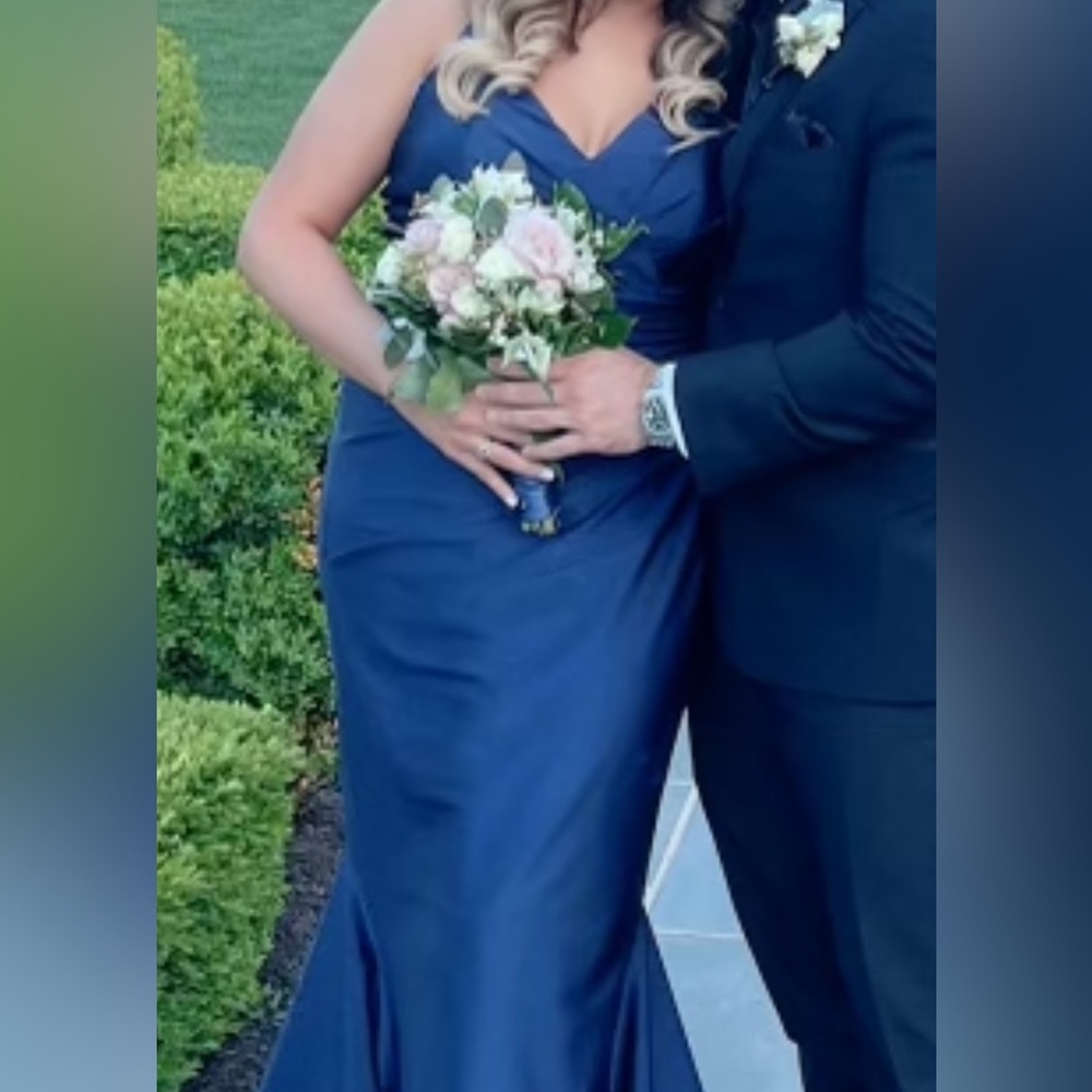Bar Jay size large gown